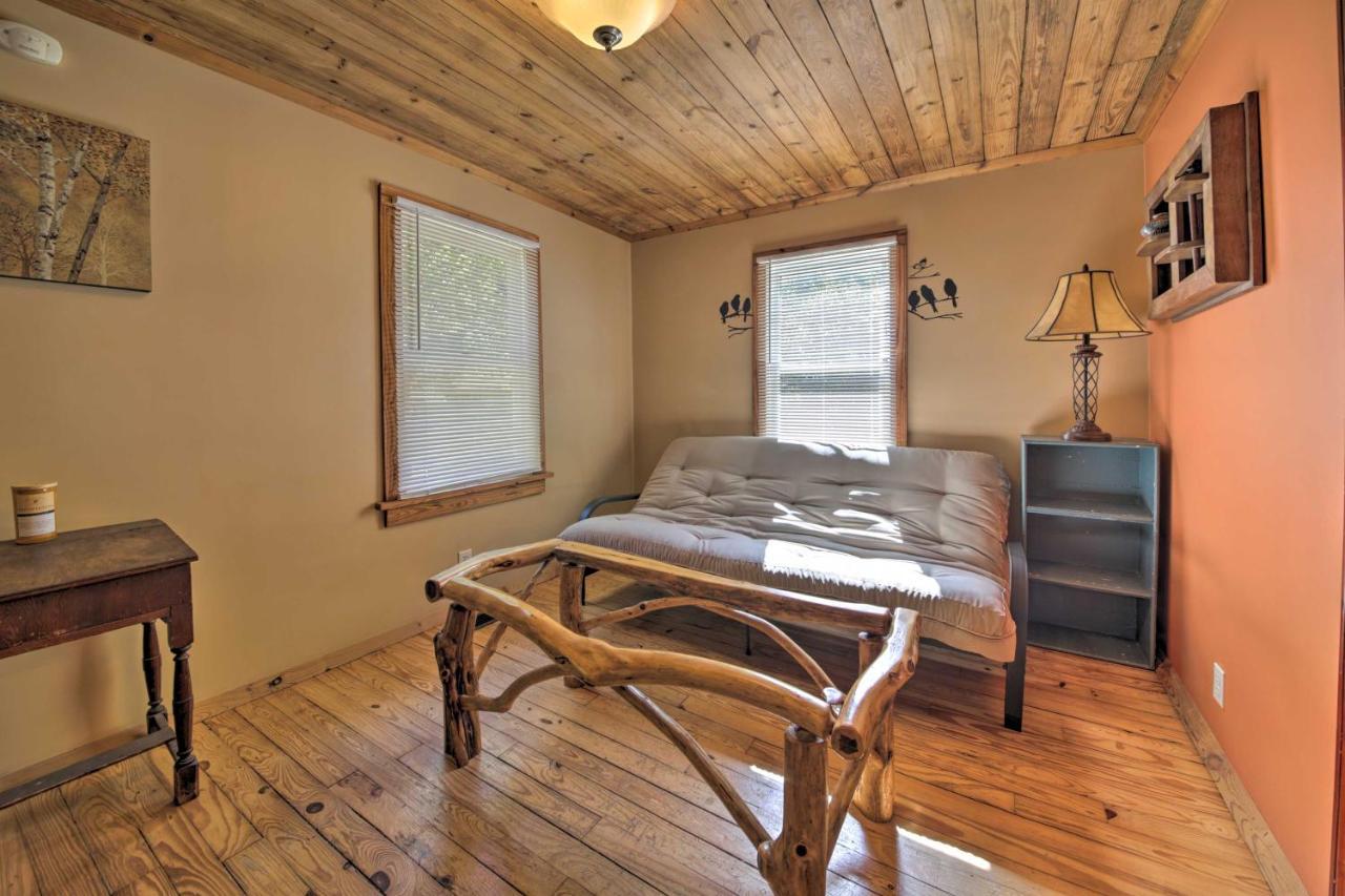 Pet-Friendly Cottage With Fire Pit - 3 Mi To Siu! カーボンデール エクステリア 写真