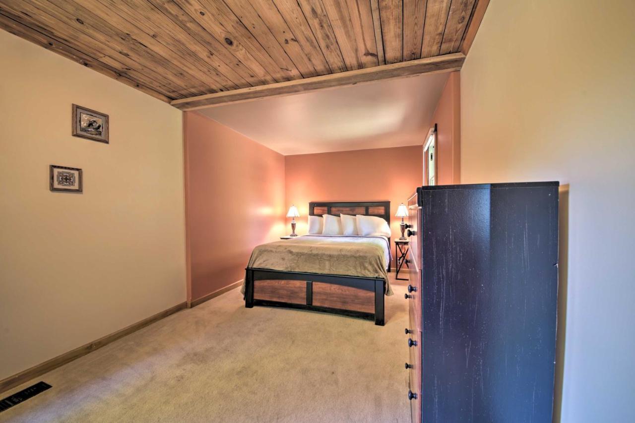 Pet-Friendly Cottage With Fire Pit - 3 Mi To Siu! カーボンデール エクステリア 写真