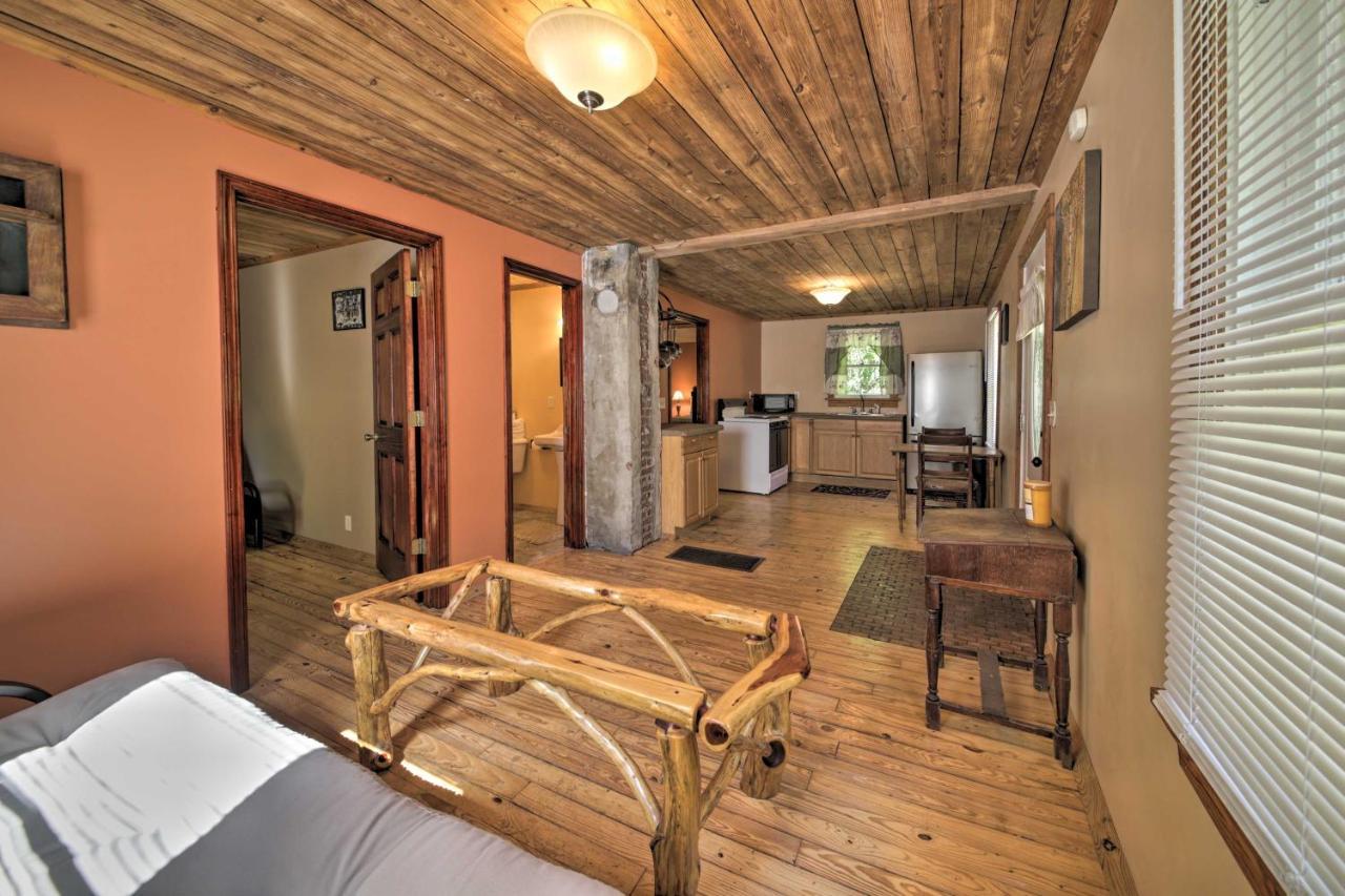 Pet-Friendly Cottage With Fire Pit - 3 Mi To Siu! カーボンデール エクステリア 写真